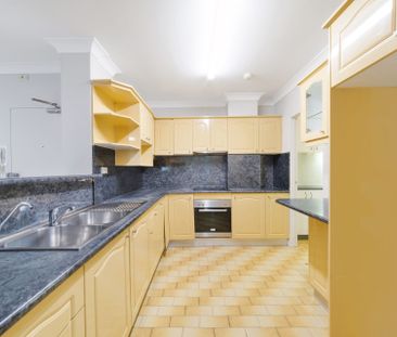 UPDATED 2 BEDROOM UNIT, FRESHLY PAINTED - Photo 5