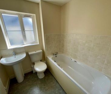 3 bedroom semi-detached house to rent - Photo 5