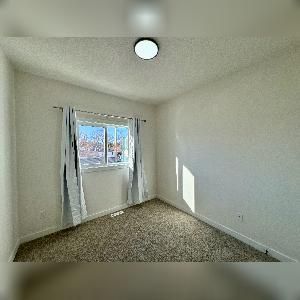 4 Bed 2.5 Bath Dbl Garage Upper Beacon Heights Edmonton - Photo 2