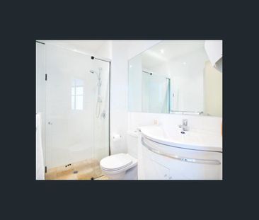 Spacious and Superbly Located - Photo 5