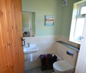 4 bedroom semi-detached house to rent - Photo 4