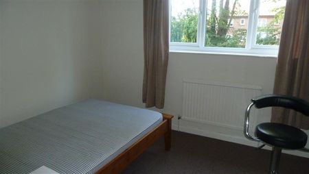 4 Bed Terraced House, Berkeley Close, SO15 - Photo 5