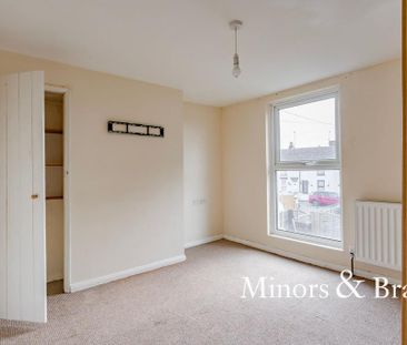 2 bedroom terraced house to rent - Photo 2