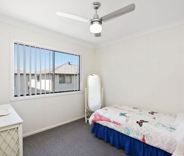 Large Townhouse, Pool in Gated Complex! - Photo 3