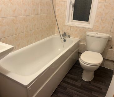 Studio Flat, St Albans Road, IG3 - Photo 3