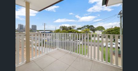 Fresh 4 Bedroom Home - Photo 3