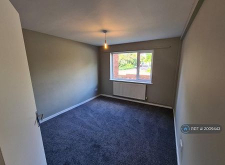 2 bedroom maisonette to rent - Photo 2