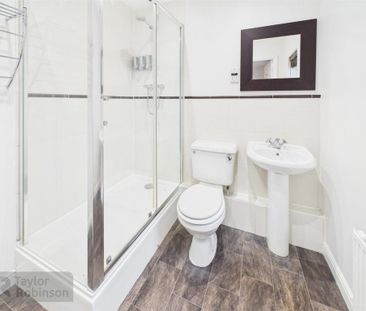 2 bedroom coach house to rent - Photo 3