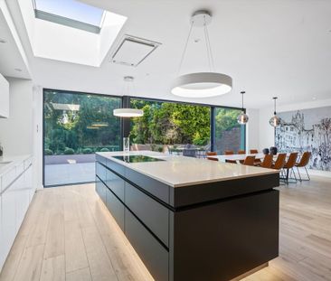 A stunning waterfront 6 bedroom property located on the banks of the River Wey, completed to a high standard and a walk to Weybridge town centre. - Photo 1