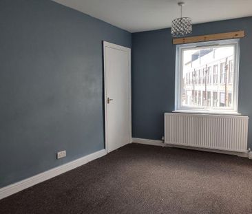 3 bedroom flat to rent - Photo 2