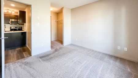 2 Bed Condo In Windermere. The Rest Of November Rent Free. Two Parking Stalls - Photo 3