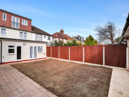 Room in a Shared House, Broomhill Road, IG3 - Photo 2
