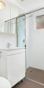 Convenient Mascot Living in a Quiet Block of Eight - Photo 4