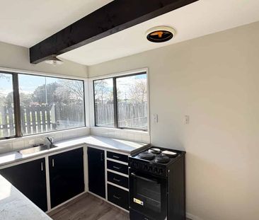 Easy Living in Woolston - Photo 3