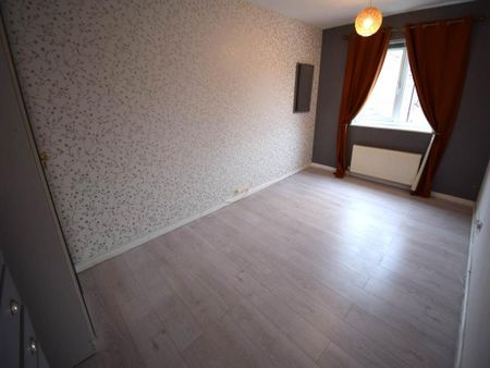 3 bedroom end of terrace house to rent - Photo 2