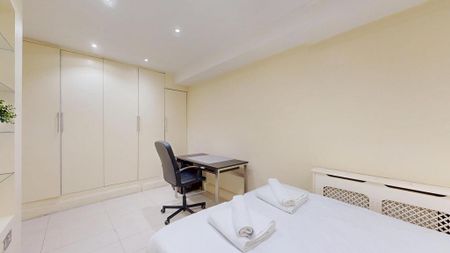 4 bedroom mews to rent - Photo 4