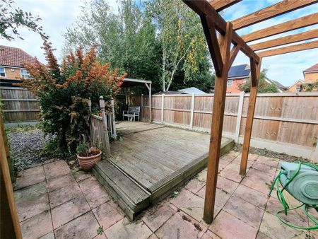 4 bedroom detached house to rent - Photo 3