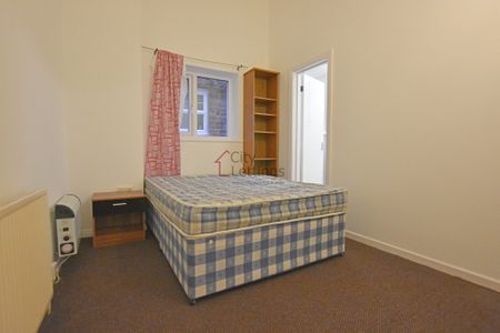 1 Bedroom Flat - Photo 2