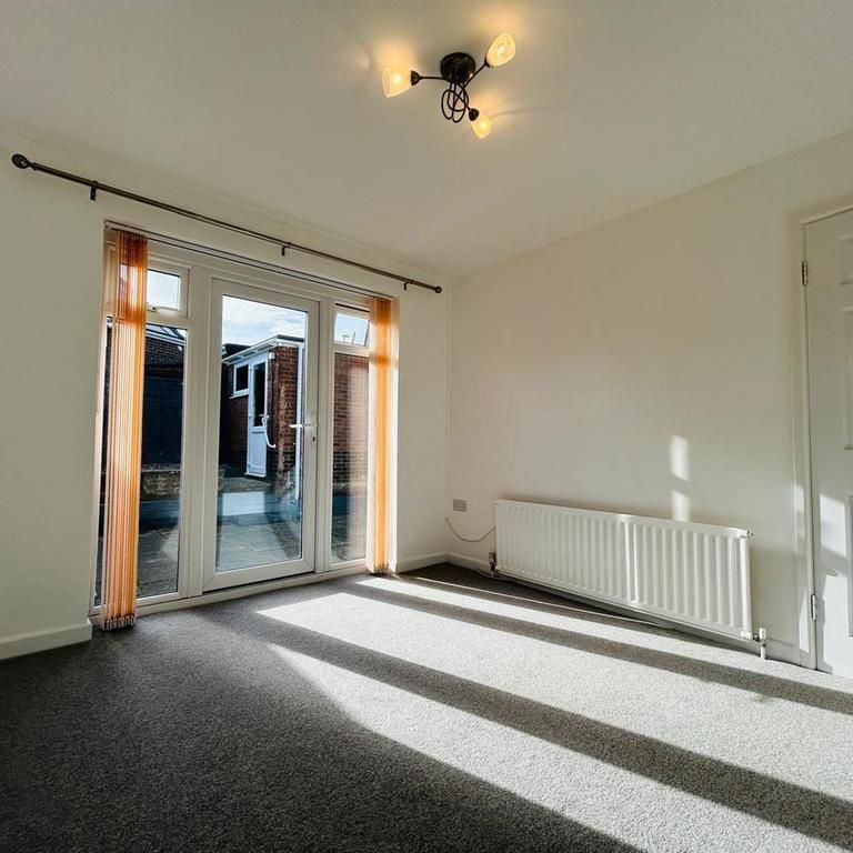 2 bedroom bungalow to rent - Photo 1