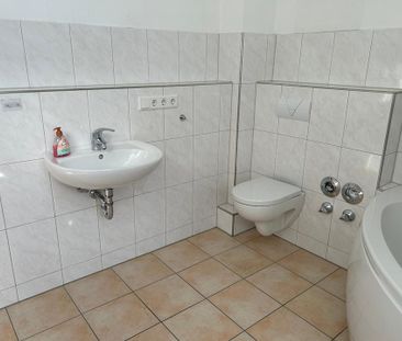 Wohnen am Nordpark. Schöne 2-Zi.-Wohnung mit Küche, Diele, Wannenba... - Photo 3