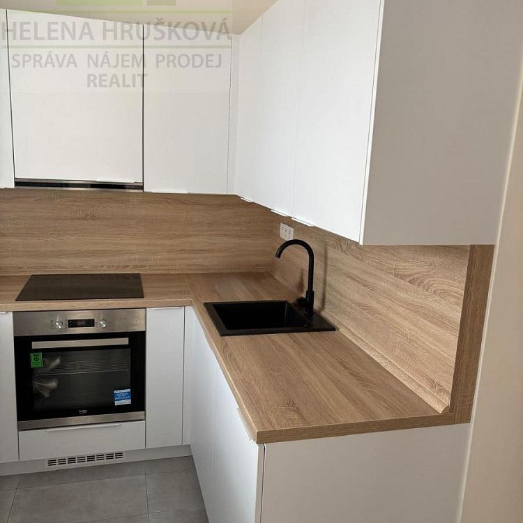 Pronájem bytu 1+1 28 m² - Fotografie 1
