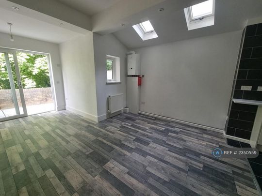 5 bedroom terraced house to rent - Photo 1