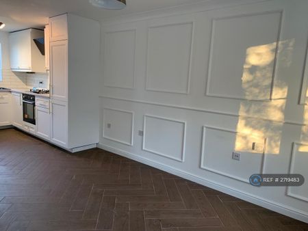 2 bedroom semi-detached house to rent - Photo 3