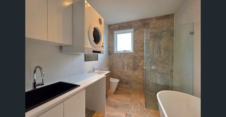 View Saturday at 11.30am - 11.50am - Photo 4