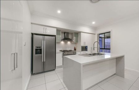 Well Maintained and Spacious Family Home in the Heart of The Ponds - Photo 2