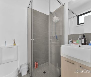 Quiet and Contemporary Living - Photo 2