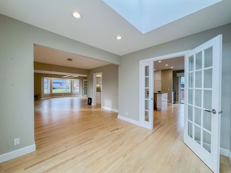 Spacious Family Home With Hot Tub And Fire Pit In St. Andrews Heights! - Photo 2