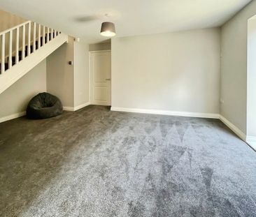 4 bedroom Semi-Detached House to let - Photo 2