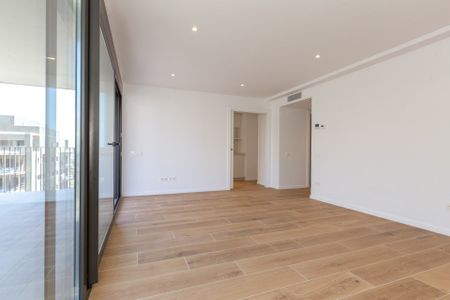 Piso de alquiler en Joan Miro, Finestrelles - Photo 4