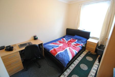 5 bedroom semi-detached house to rent - Photo 5