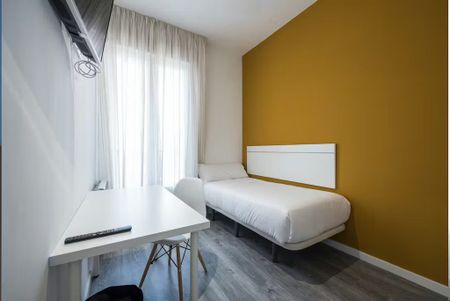 Calle de las Hileras, Madrid, Community of Madrid 28013 - Photo 3