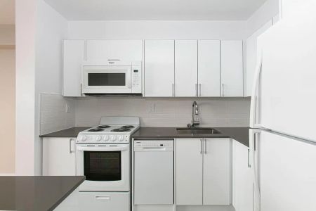 666 Spadina Ave — 2 Bedroom - Photo 5