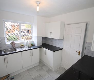 3 bedroom Detached House to let - Photo 5