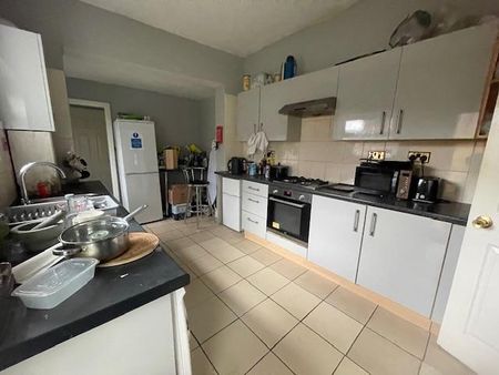 1 bedroom in a house share to rent - Photo 5