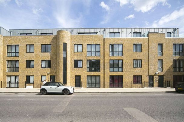 A beautifully presented one bedroom apartment set on the ground floor of this secure modern development in an excellent Islington location. - Photo 1