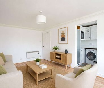 A well presented one bedroom first apartment benefitting from resid... - Photo 1