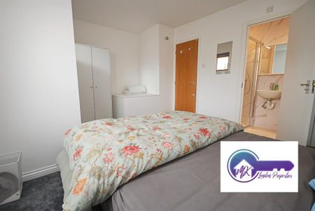 1 bedroom in a flat share to rent - Photo 3