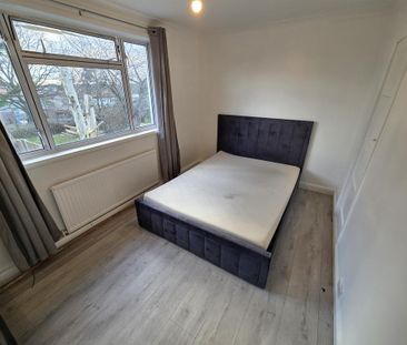 4 bedroom semi-detached house to rent - Photo 4