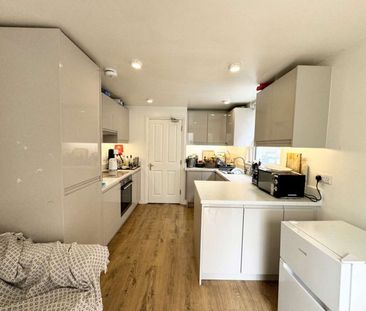 6 bed HMO working professionals in Winchester - Photo 1