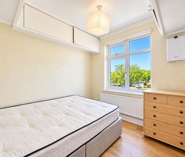 1 bedroom in a flat share to rent - Photo 2