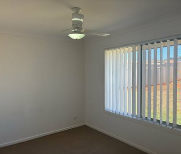 4 bedroom home with double garage and 2 bathrooms - Photo 4