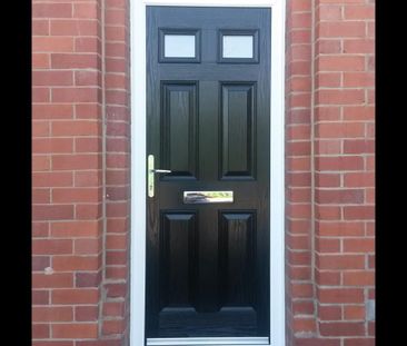 Room in a Shared House, Strawberry Road, M6 - Photo 1