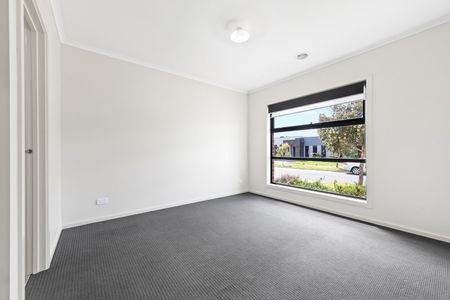 26 Chestnut Street, Aintree VIC 3336 - Photo 3