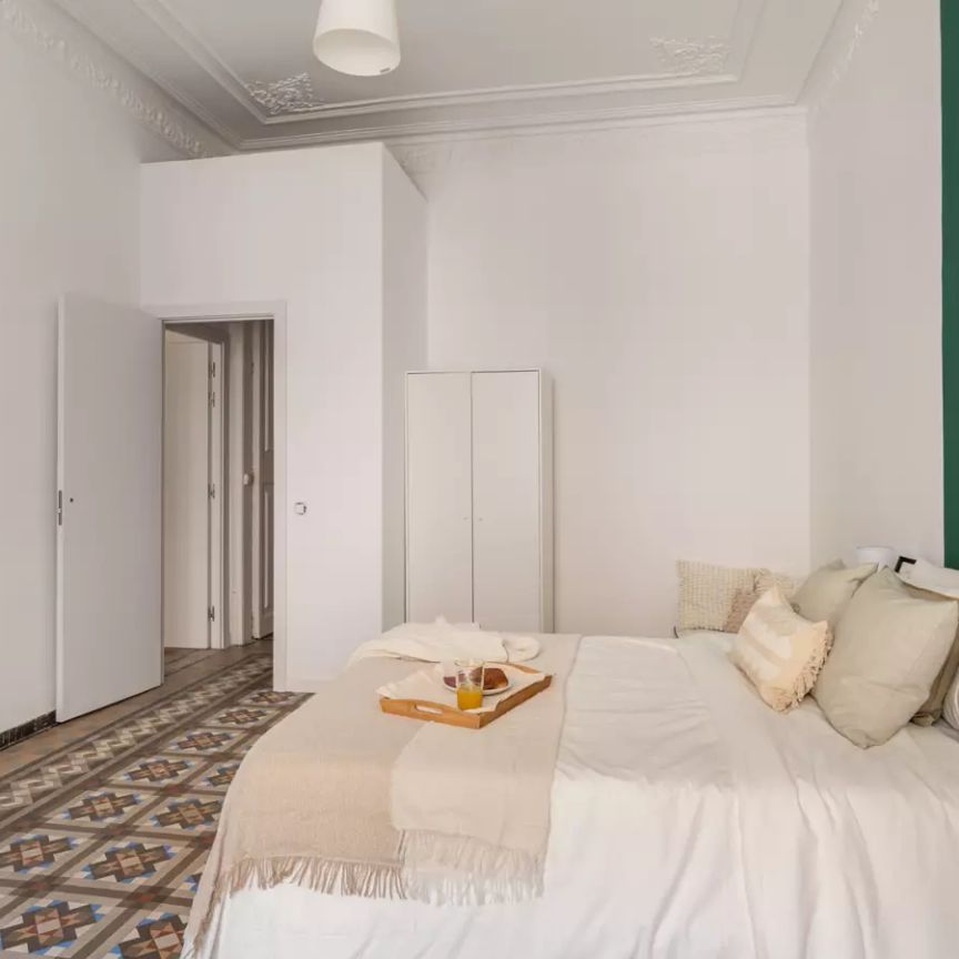 Room in a shared 7-bedroom apartment for rent in el Gòtic, bills included, perfect for professionals and students - Foto 1
