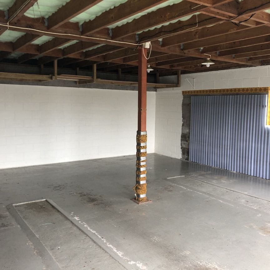 Large home in Kamo West! - Photo 1