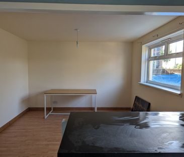 4 Bed Terraced House, Maclean Square, G51 - Photo 5